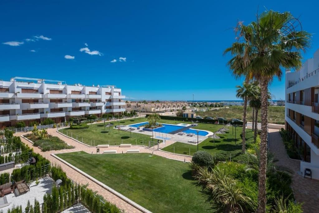 Privatunterkunft Mit Grosser Poolanlage, Meerblick Dehesa de Campoamor (Orihuela Costa) Exterior foto